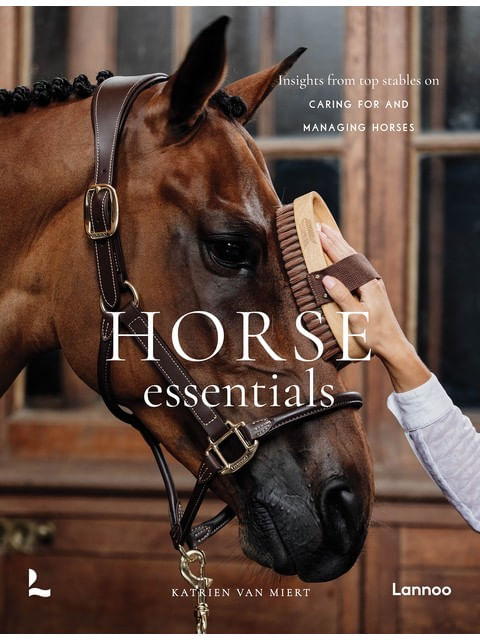 Capa do livro Horse Essentials de Katrien Van Miert